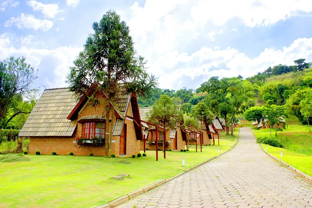 Chalés da Pousada Villa di Carpi em meio à natureza em Monte Sião - MG
